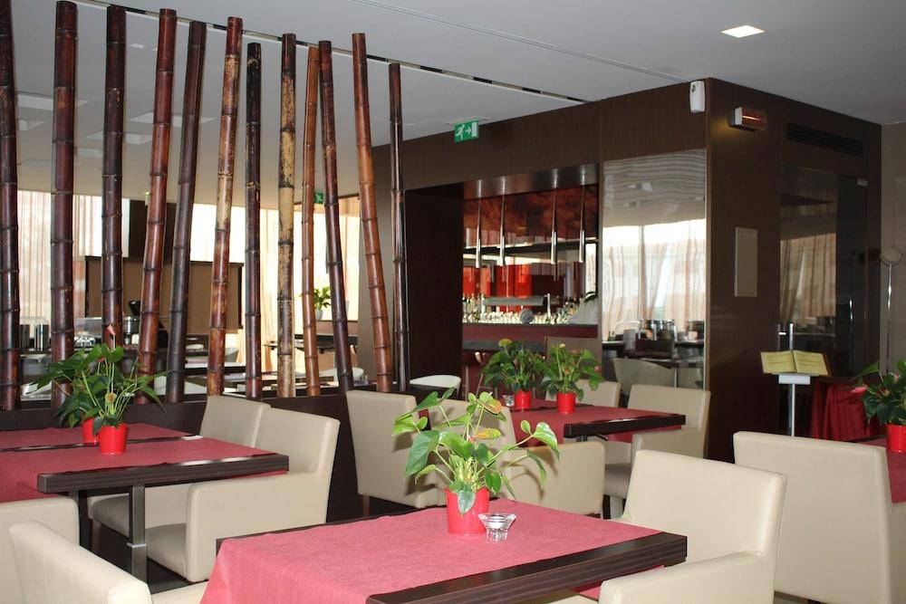 Hotel Western Goldenmile Milan 4*